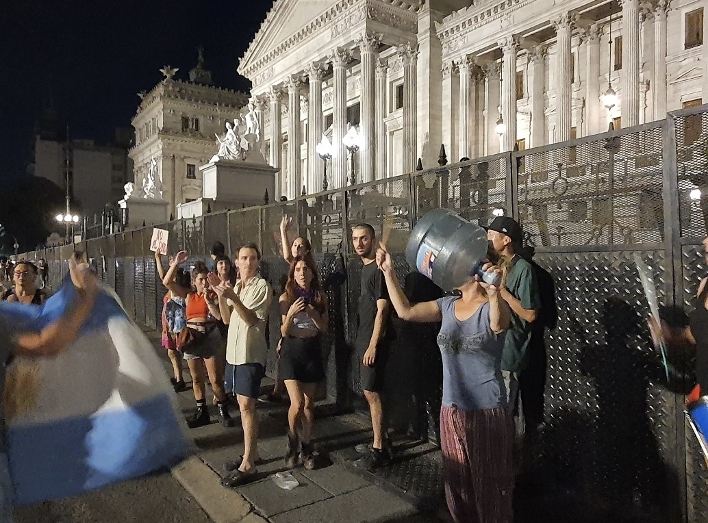 [월드＆포토] '아르헨 트럼프'의 옴니버스 법안에 반대하는 시위대