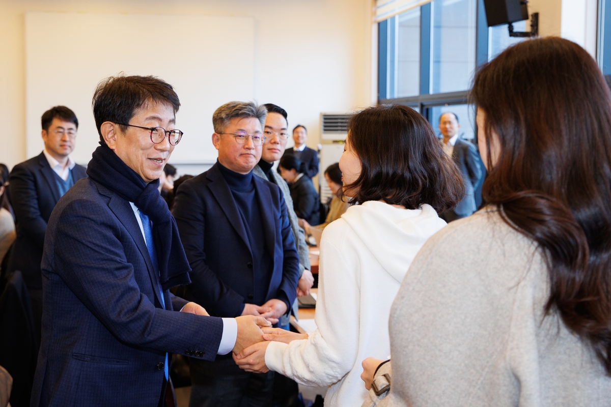 국토부 장관 "전세에서 양질의 장기임대주택으로 패러다임 전환"