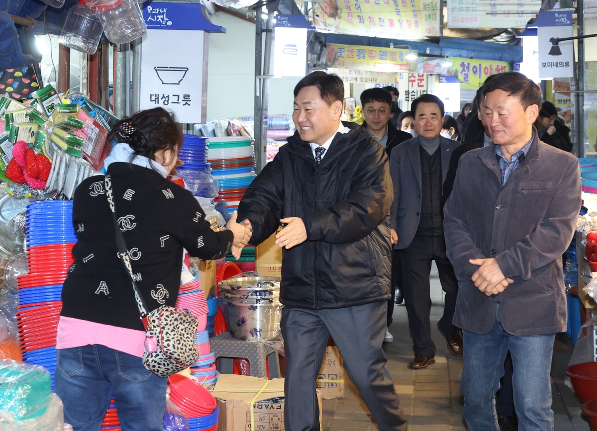 김관영 전북자치도지사, 설 맞아 전통시장 방문…"민생에 최선"