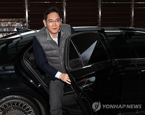 '1심 무죄' 이재용 출국…설 연휴 글로벌 현장경영 나서(종합2보)