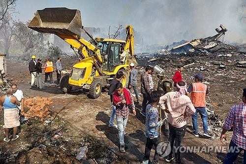 인도 폭죽공장서 폭발사고…"11명 사망·수십명 부상"