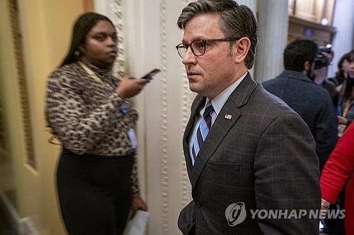 美국토장관 탄핵안 하원서 부결…친트럼프 존슨 하원의장 타격