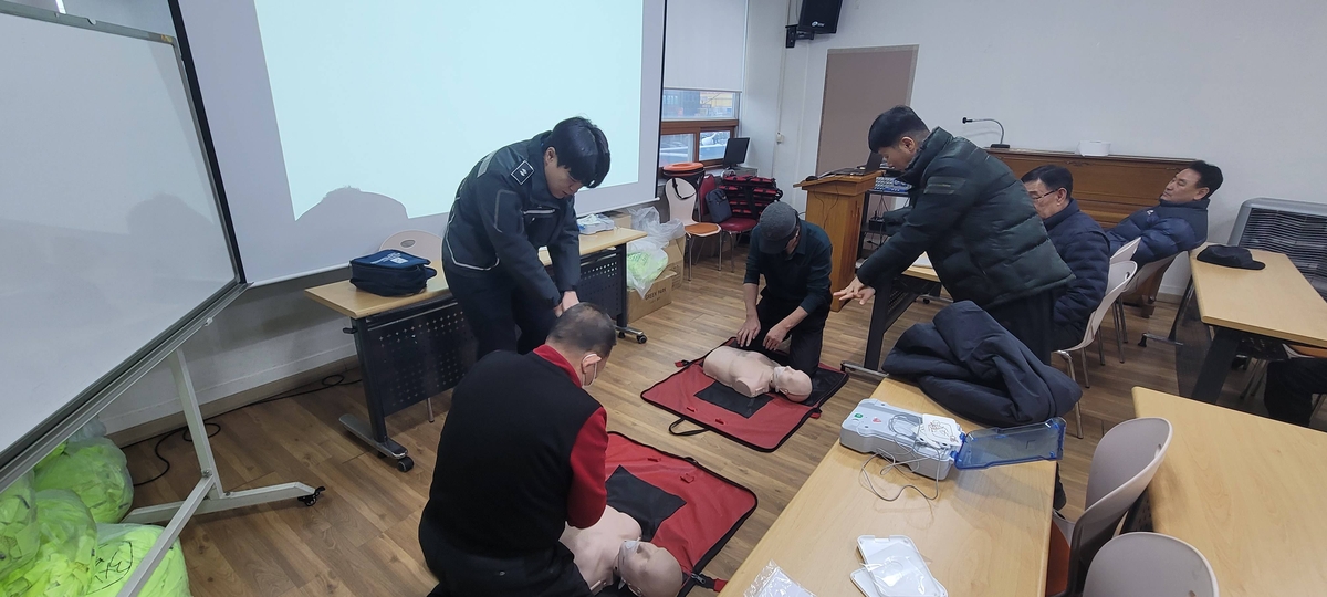 바다 지키는 노인들…속초해경, 시니어 연안안전지킴이 직무교육