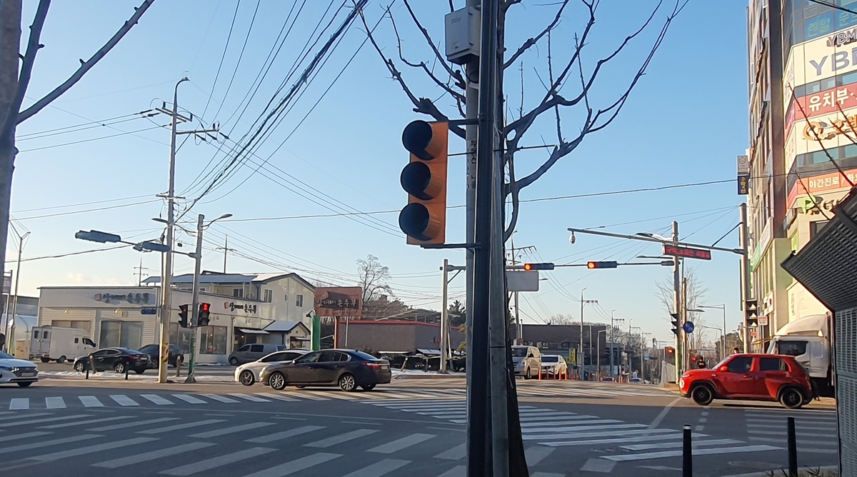 오는 13일부터 청주 시내 초등학교 3곳서 우회전 신호등 운영