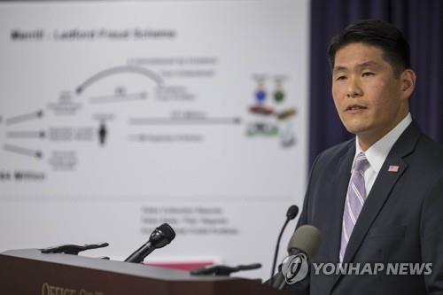 "바이든 고의 기밀보관" 결론내린 한국계 로버트 허 특검은 누구