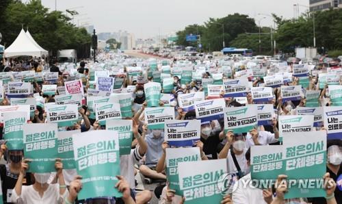 4년 전 '의대 증원' 시도 실패 이유는…"사회적 논의 부족 탓"