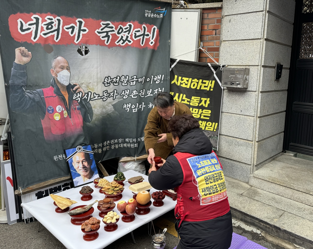 비정규직노동자 쉼터 단체, 서울 곳곳 농성장서 '거리 차례'