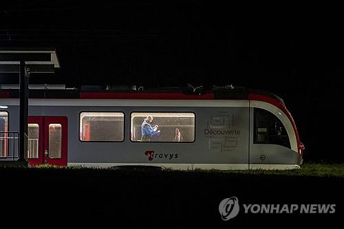 열차 흉기인질극·감전사…유럽서 이주민 연루 사건사고 잇따라
