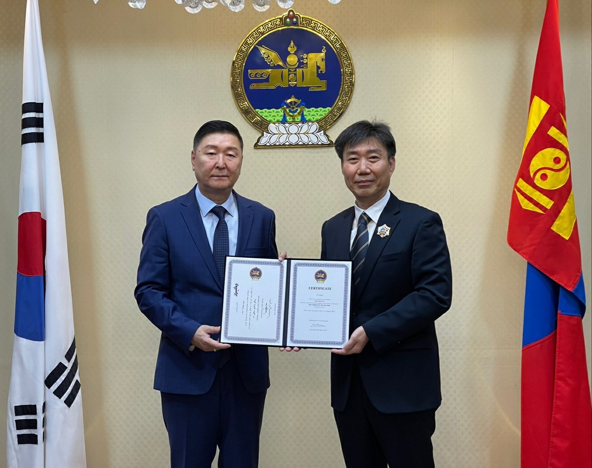 김기성 단국대 교수, 몽골 정부서 '북극성 훈장' 받아