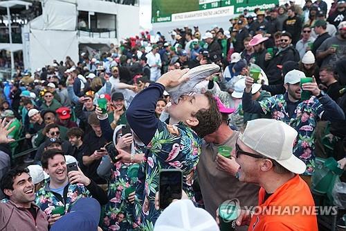 '골프 해방구' 사라지나…시장도 피닉스오픈 음주 규제 요청