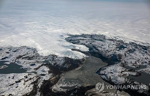 북극권 빙하 녹고 풀밭 늘어…지하메탄 봉인뜯겨 온난화 악순환