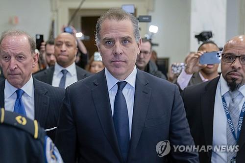 '바이든 부자 우크라 업체 뇌물수수설' 주장한 FBI 정보원 기소