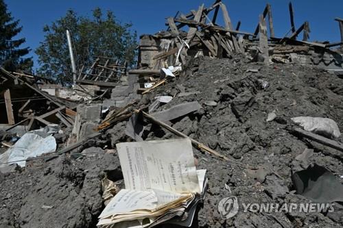 우크라 재건비용 추정치 더 늘어…"10년간 649조원"