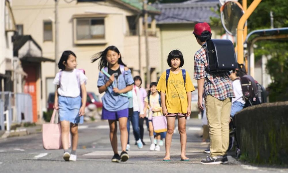 까마득한 어린 시절 세계가 되살아나듯…영화 '여기는 아미코'