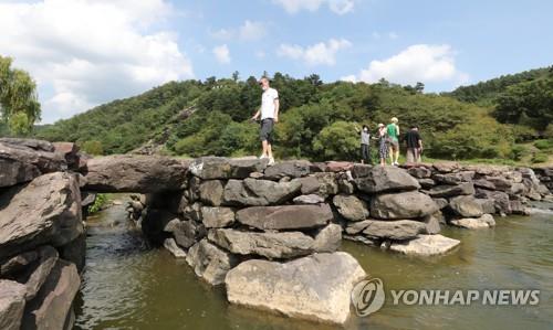 '천년 신비' 진천 농다리 명소화 추진…'폭포 카페' 등 조성