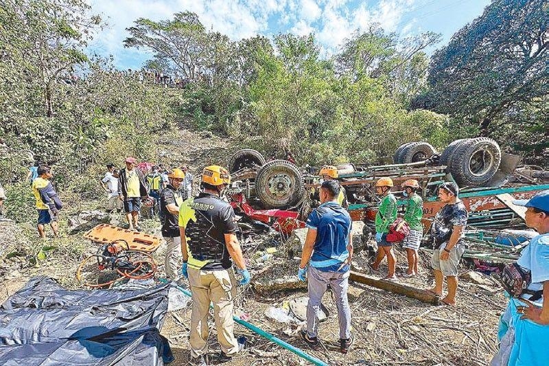 필리핀 중부 산악도로서 트럭 추락…탑승객 15명 사망