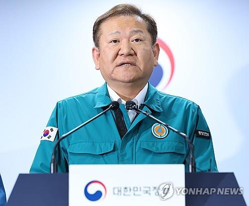행안장관 "공공의료기관 역할 절실한 상황"…김천의료원 방문