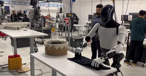테슬라, 인간같은 로봇 추가영상…빅테크, 이젠 휴머노이드 경쟁