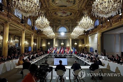 '우크라 지원 국제회의' 마크롱, 지상군 파병 질문에 "배제 안해"