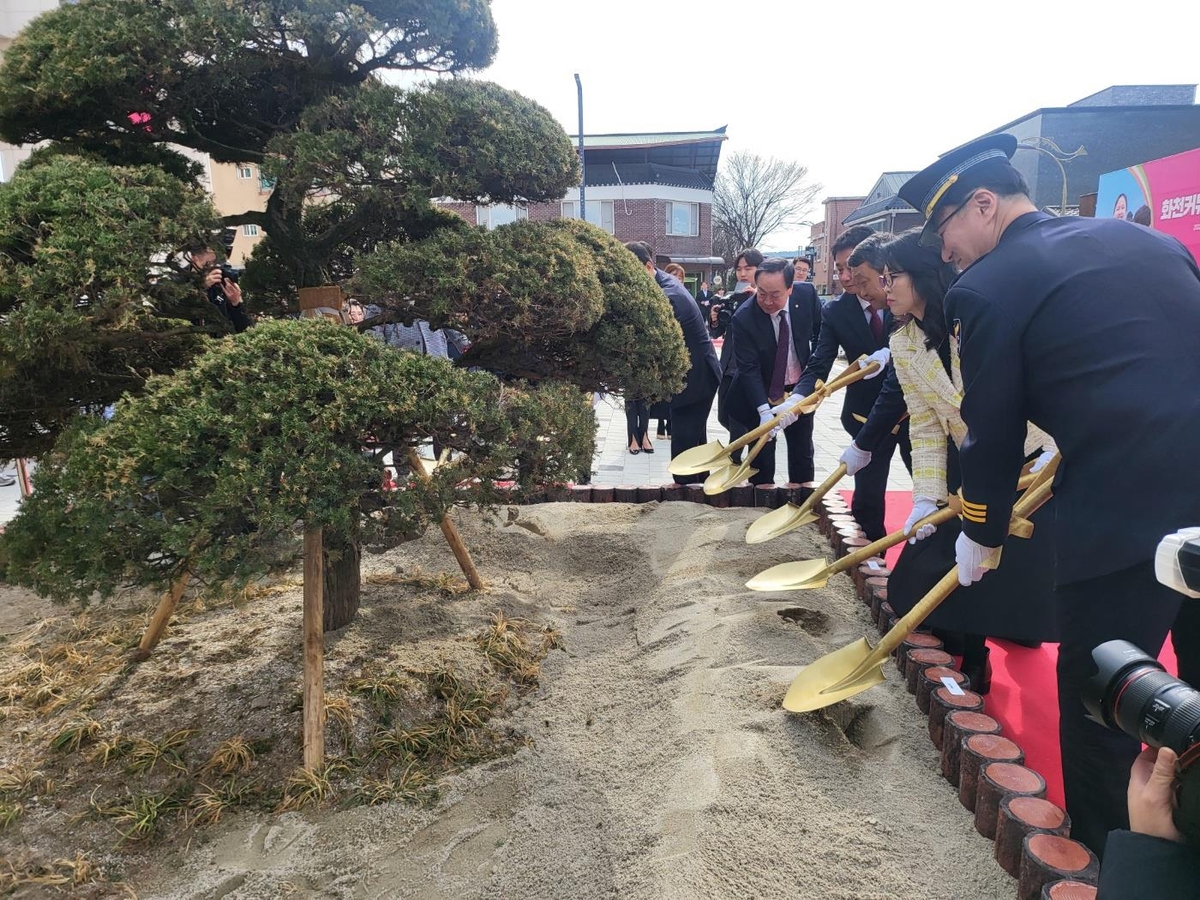 돌봄 걱정 없는 화천군…전국 첫 지자체 주도 돌봄시설 개소