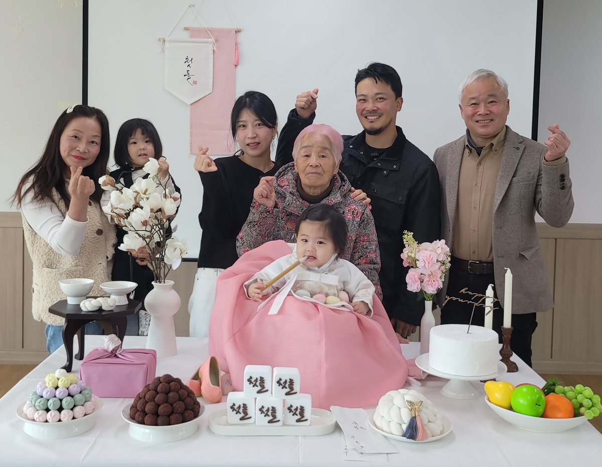 '온 마을이 키운다' 통영 사량도서 태어난 아기 특별한 돌잔치