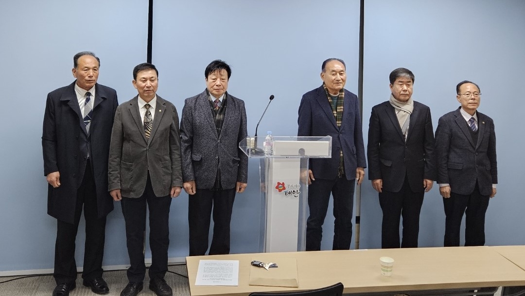 태안 '무인기 연구개발 활주로' 관련 대통령 발언 놓고 공방