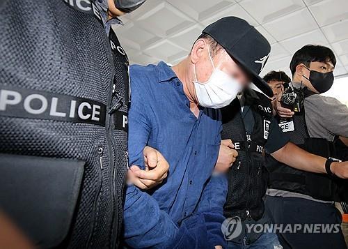 신협 강도 후 달아났다 베트남서 잡힌 40대 징역 12년 구형