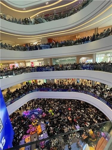 '인산인해' 쇼핑몰, 10일만에 84만명 방문