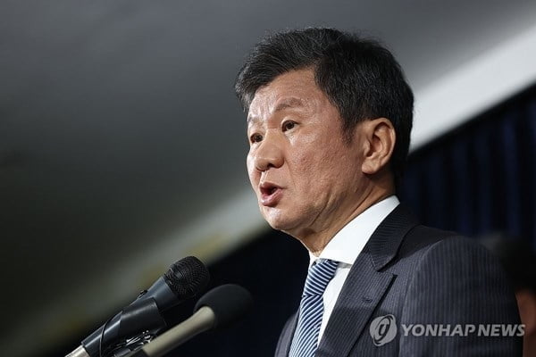 사퇴의사 없는 정몽규…유인촌 "일단 일을 잘해야"