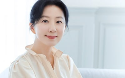 김희애의 2024년 열일 행보, 차기작 '데드맨'·'보통의 가족'·'돌풍' 공개