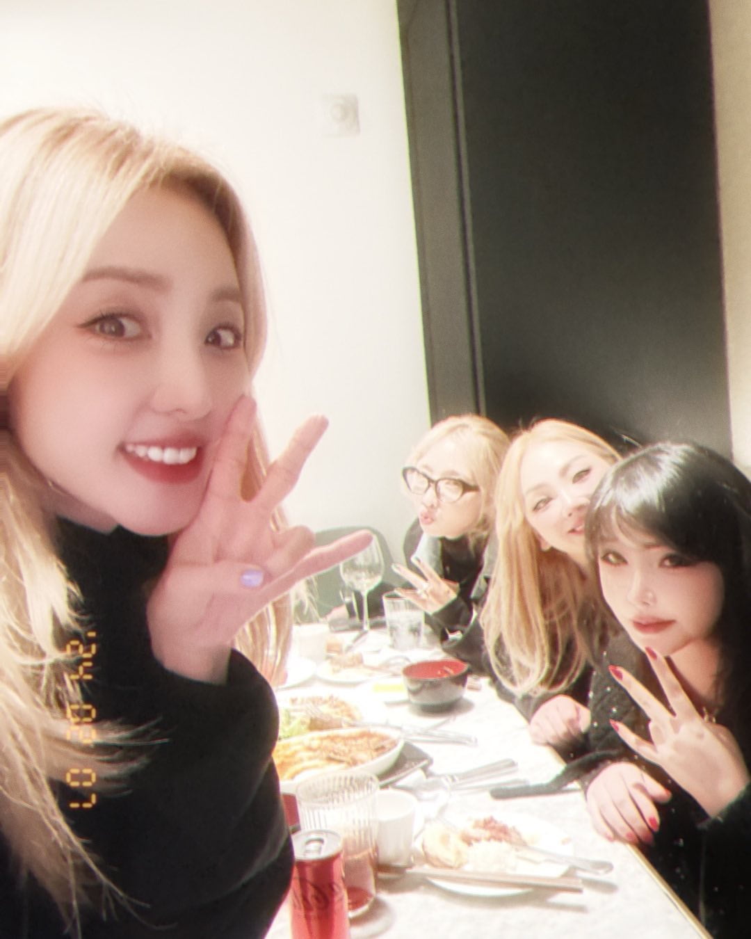 박봄도 올렸다, 2NE1 완전체 회동…해체 후에도 빛나는 우정