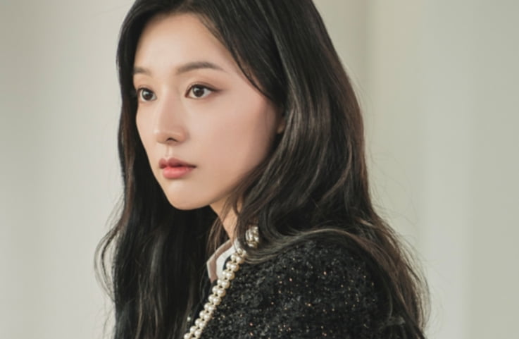 Drama 'Queen of Tears' actress Kim Ji-won, the face of the queen born to be