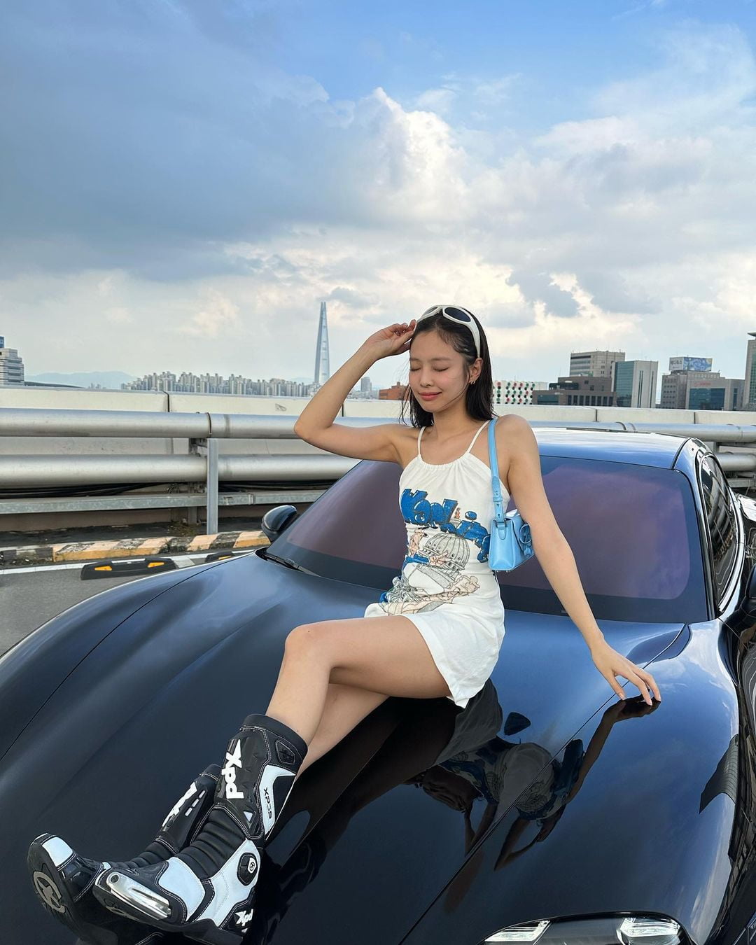 “I make a lot of money, it’s nice to live” Le Seraphim → ‘Han River View’ Sunny, ‘Supercar’ Jenny