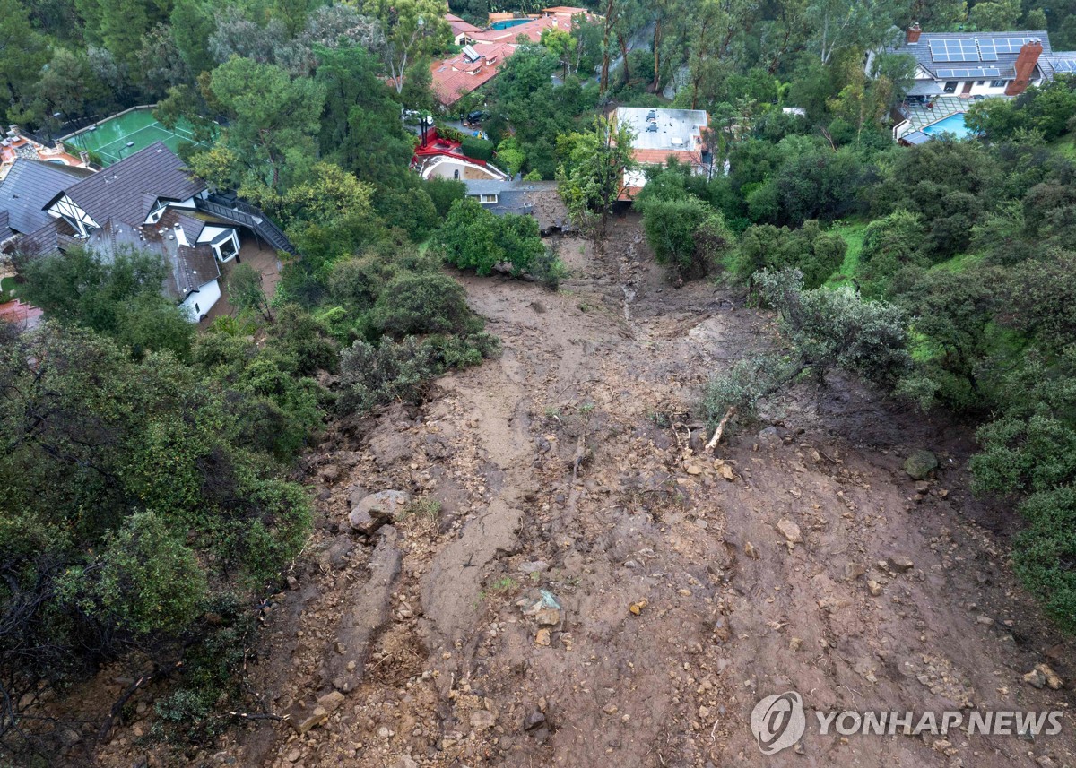 美 LA에 사흘째 폭우…반년치 비 쏟아져 380여곳 산사태