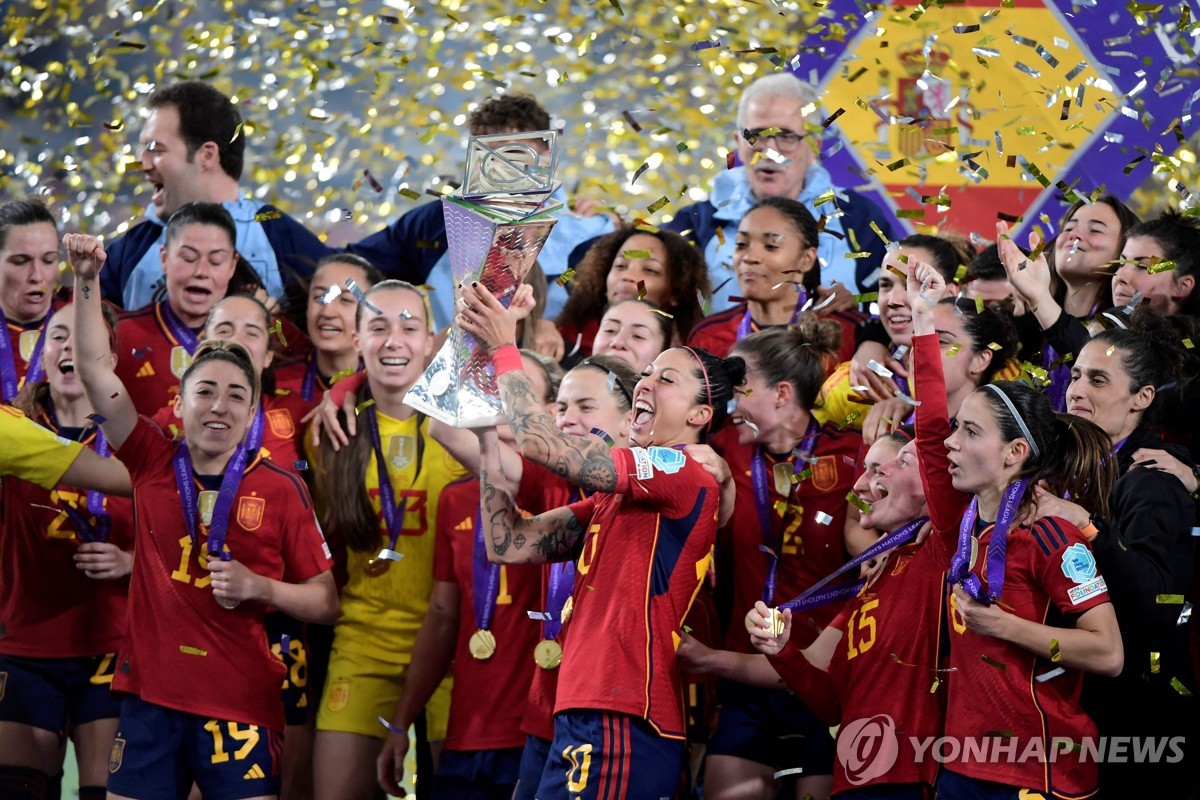 스페인, 프랑스 꺾고 UEFA 여자 네이션스리그 초대 챔피언 등극