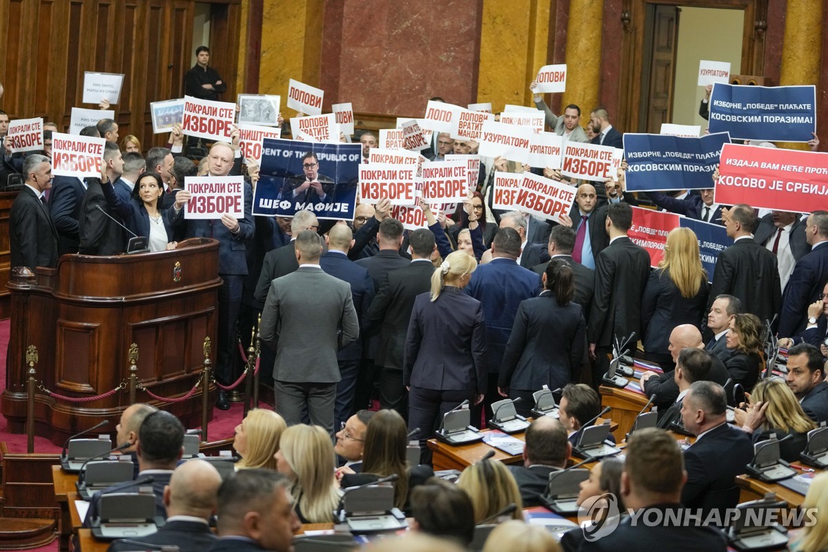 세르비아 의회, 부정선거 공방으로 첫날부터 파행