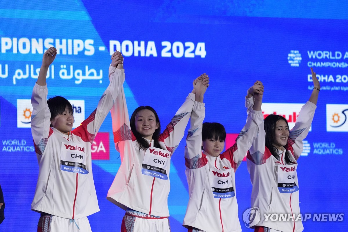 쿠잔, 여자 배영 50ｍ도 우승…도하 세계선수권 경영 첫 3관왕
