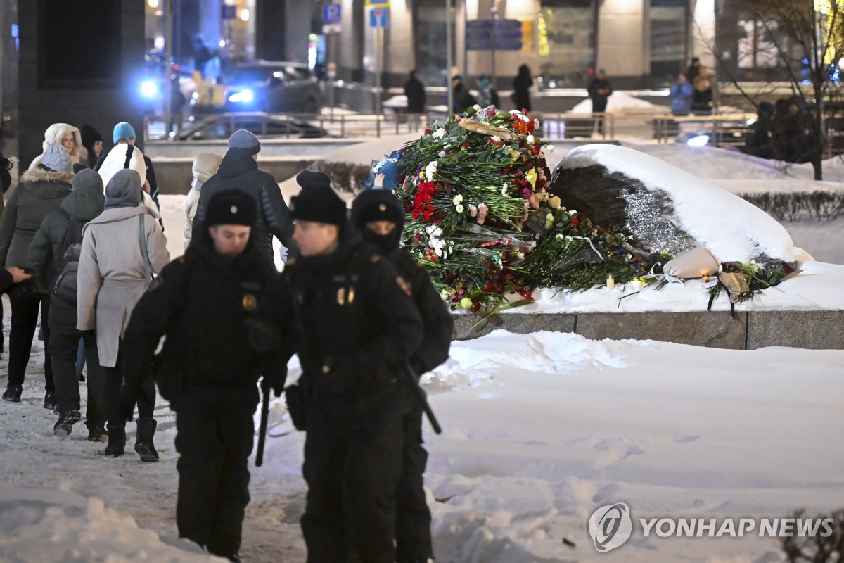 나발니 의문의 죽음 파장…침묵하는 푸틴의 속내는