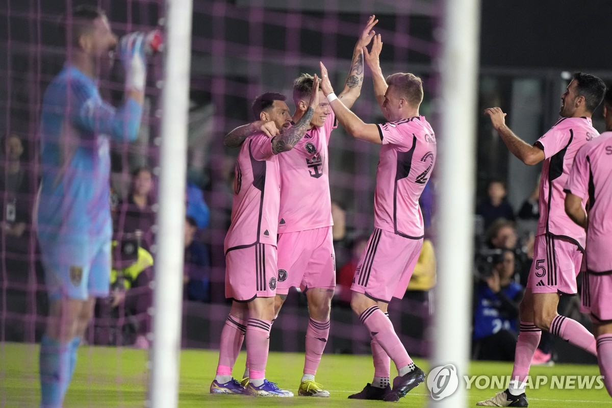 '메시 1도움' 마이애미, MLS 개막전서 솔트레이크 2-0 제압