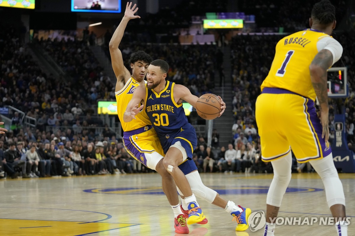 덴버 요키치, NBA 역대 3번째 '전 구단 상대 트리플더블' 달성