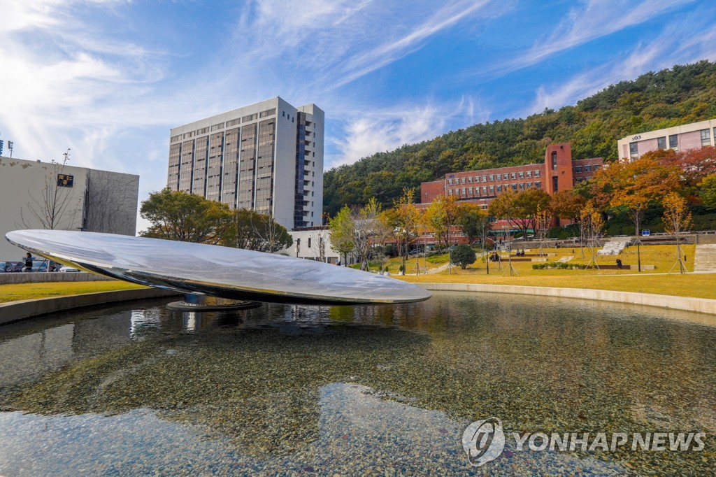 등록금 동결 유도 '약발' 다했나…등록금 올린 대학 늘었다(종합)