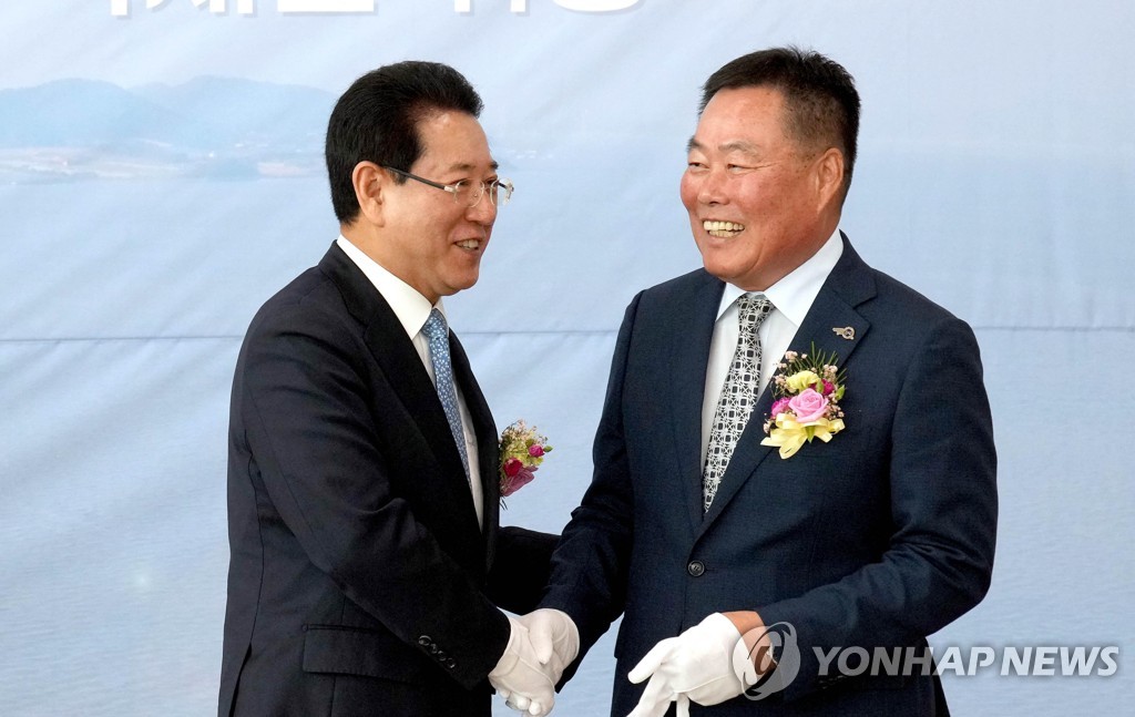 김영록 전남지사·김산 무안군수 회동…군 공항 이전 난항(종합)