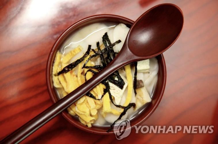 '떡국 육수 뭐로 내지?'…농진청 "사골은 구수, 닭은 감칠맛"