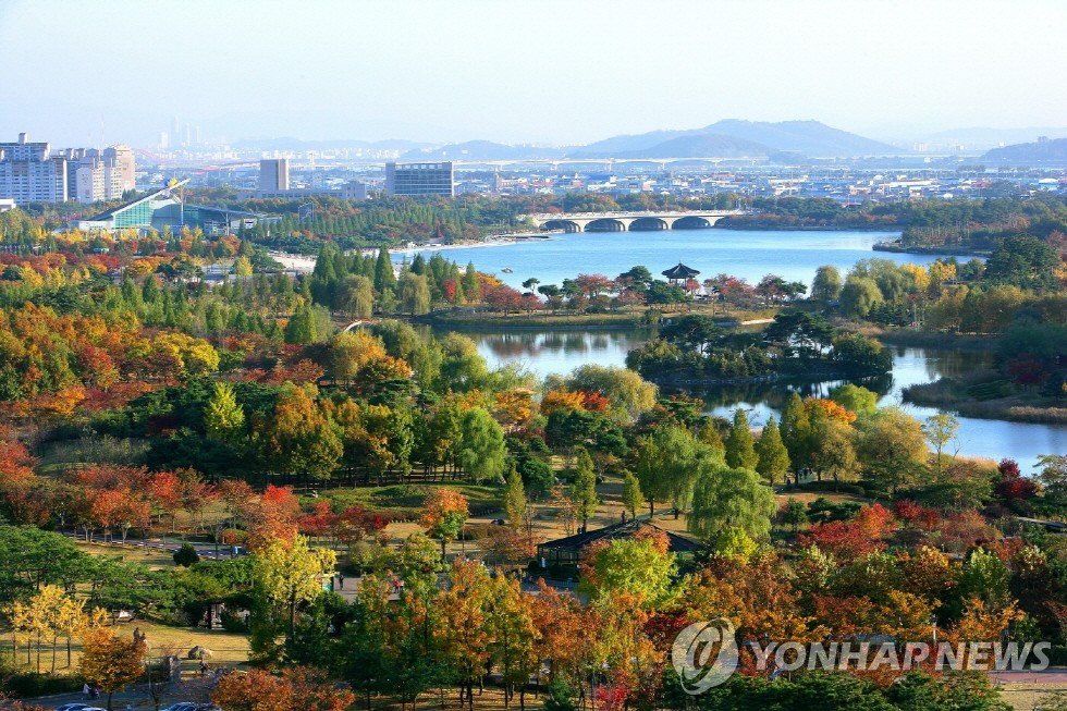 일산 호수공원 물 빼지 않고 퇴적물 제거한다