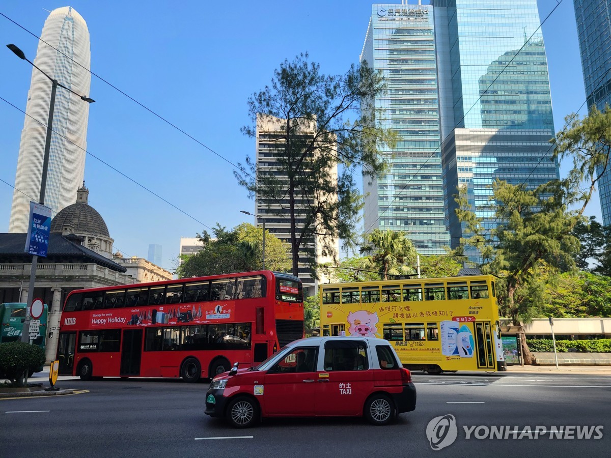 "단돈 5만5천원에 홍콩 당일치기 여행"…지갑 닫은 中관광객