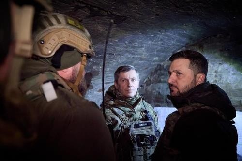 절박한 우크라, 계속되는 러시아 전방위 폭격에 "무기 도와달라"