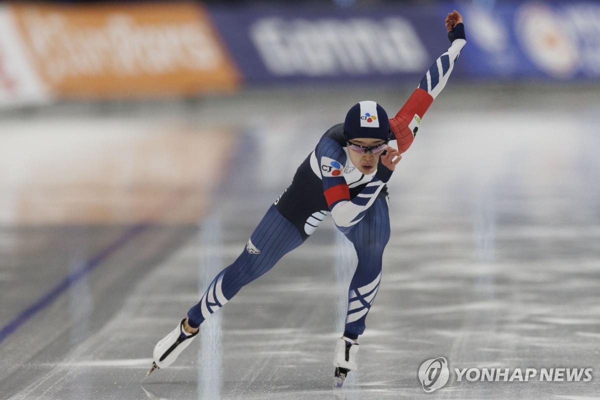 아! 0.2초…김민선, 500ｍ 2차 레이스 銀…시즌 랭킹 2위로 마감