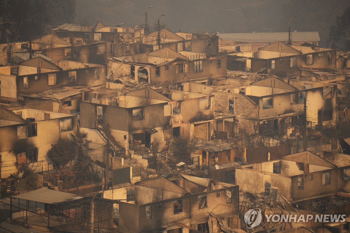 펄펄 끓는 칠레, 산불 확산에 최소 46명 사망