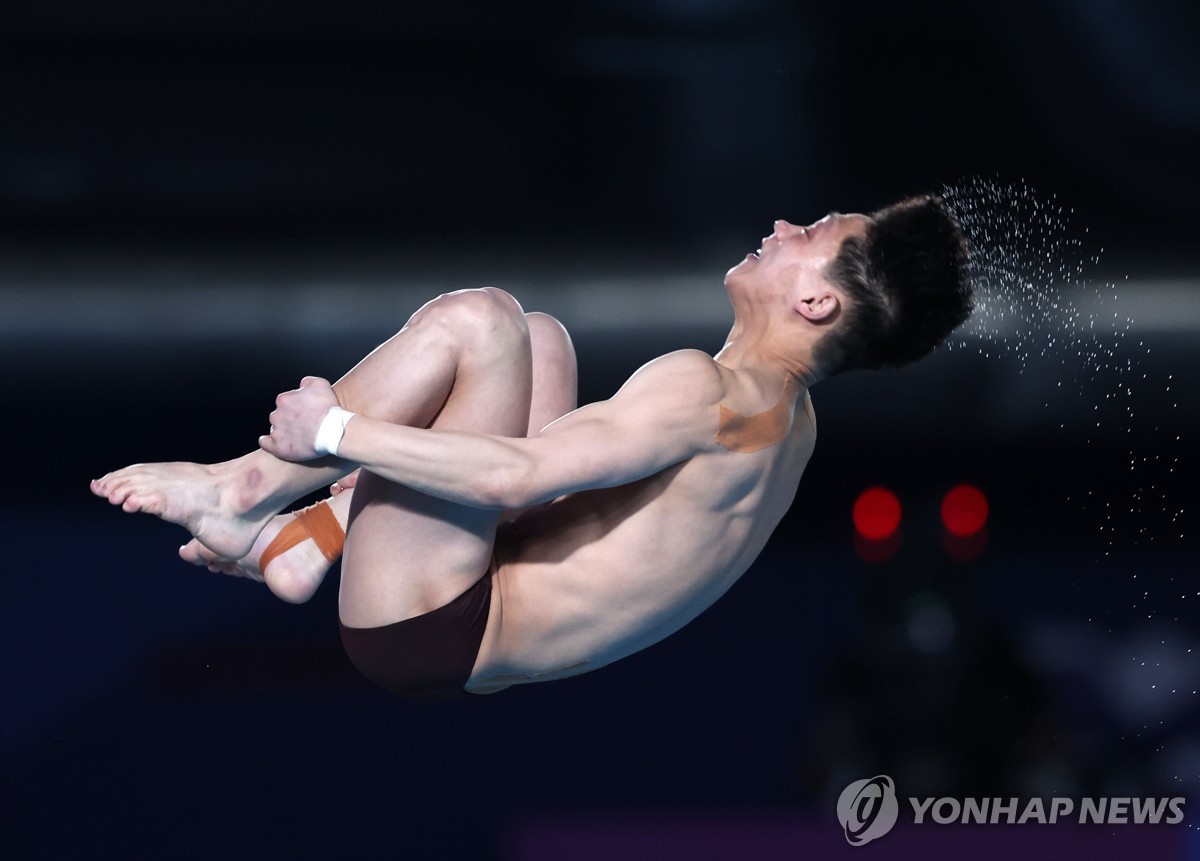 신정휘, 남자 다이빙 10ｍ 준결승 진출…올림픽행 사실상 확정