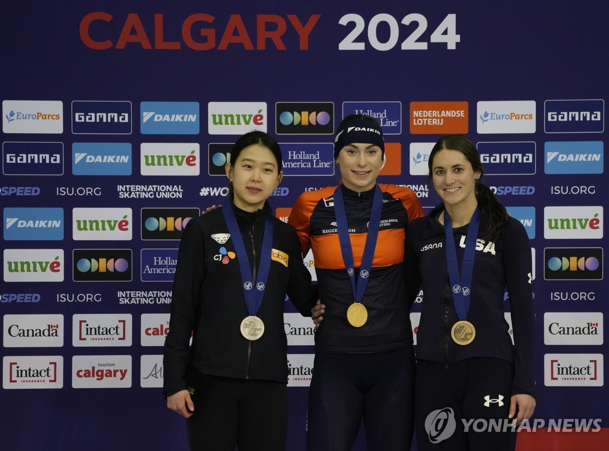 빙속 김민선, 세계선수권 500ｍ 은메달…마지막 곡선주로서 삐끗